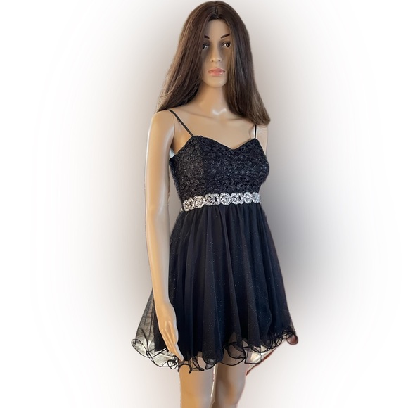 Black Sleeveless Rhinestone and Sequins Embellished Fit & Flare Dress Size 1 - Picture 6 of 14